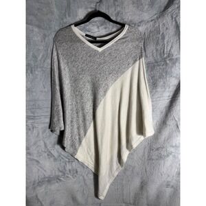 Chloe & Lex Grey Cream Cashmere Blend Colorblock V-Neck Asymmetrical Poncho OS
